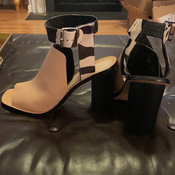 Tan Sandal Shoe with Animal print size 9 - Picture 2 of 6